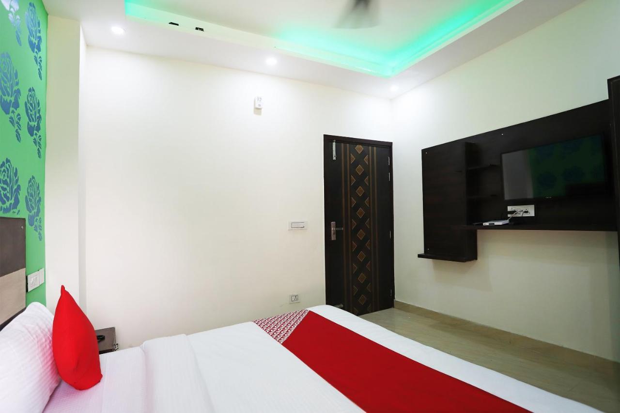 Oyo Flagship 42619 Diamond Key Hotel Delhi Kültér fotó