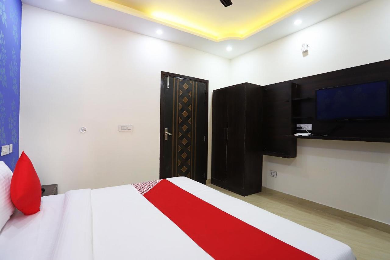 Oyo Flagship 42619 Diamond Key Hotel Delhi Kültér fotó