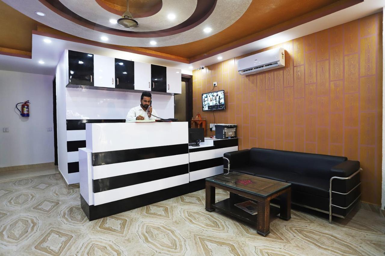 Oyo Flagship 42619 Diamond Key Hotel Delhi Kültér fotó